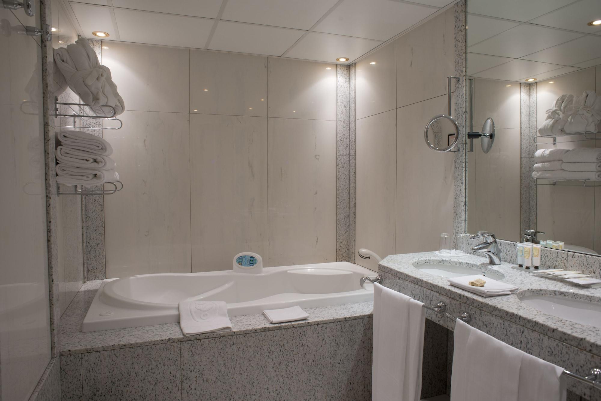 A Casa Canut Hotel Gastronomic Les Escaldes Kültér fotó Bathroom
