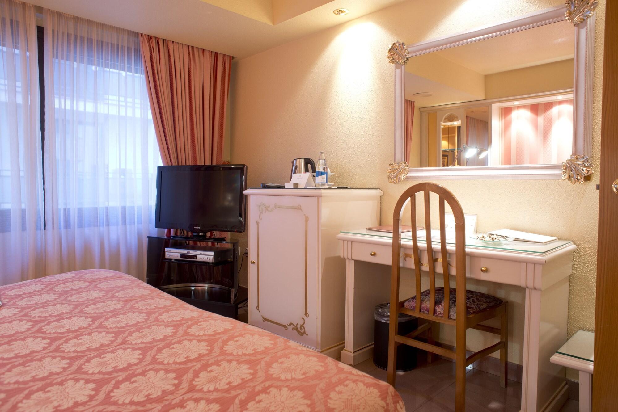 A Casa Canut Hotel Gastronomic Les Escaldes Kültér fotó A room at the hotel