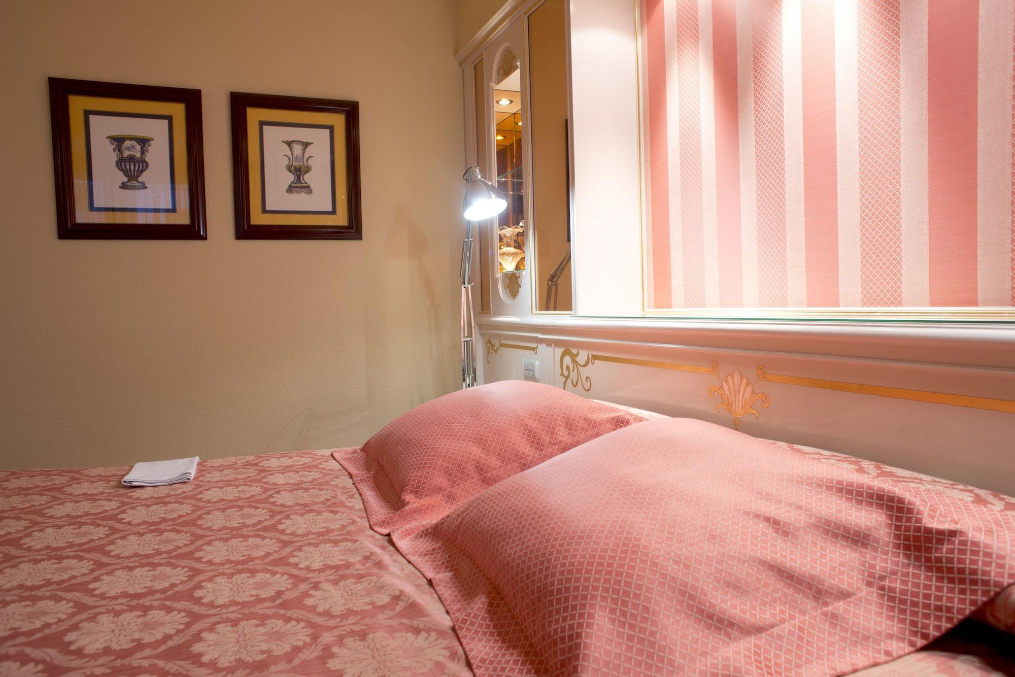 A Casa Canut Hotel Gastronomic Les Escaldes Kültér fotó A room at the hotel