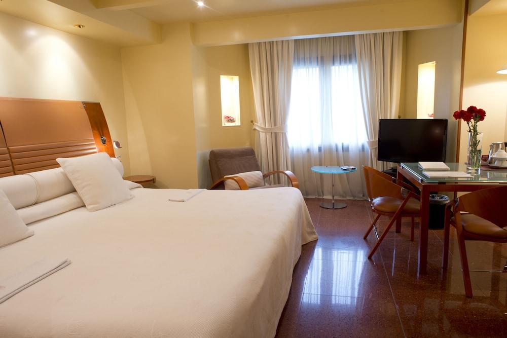 A Casa Canut Hotel Gastronomic Les Escaldes Kültér fotó A room at the hotel
