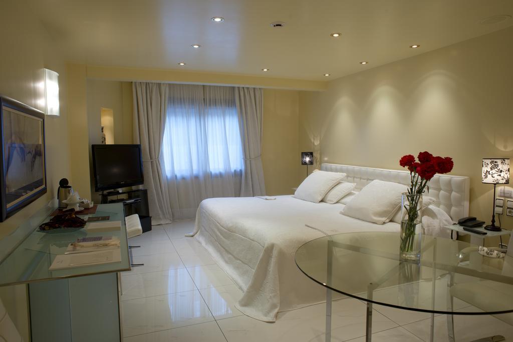 A Casa Canut Hotel Gastronomic Les Escaldes Kültér fotó A bedroom