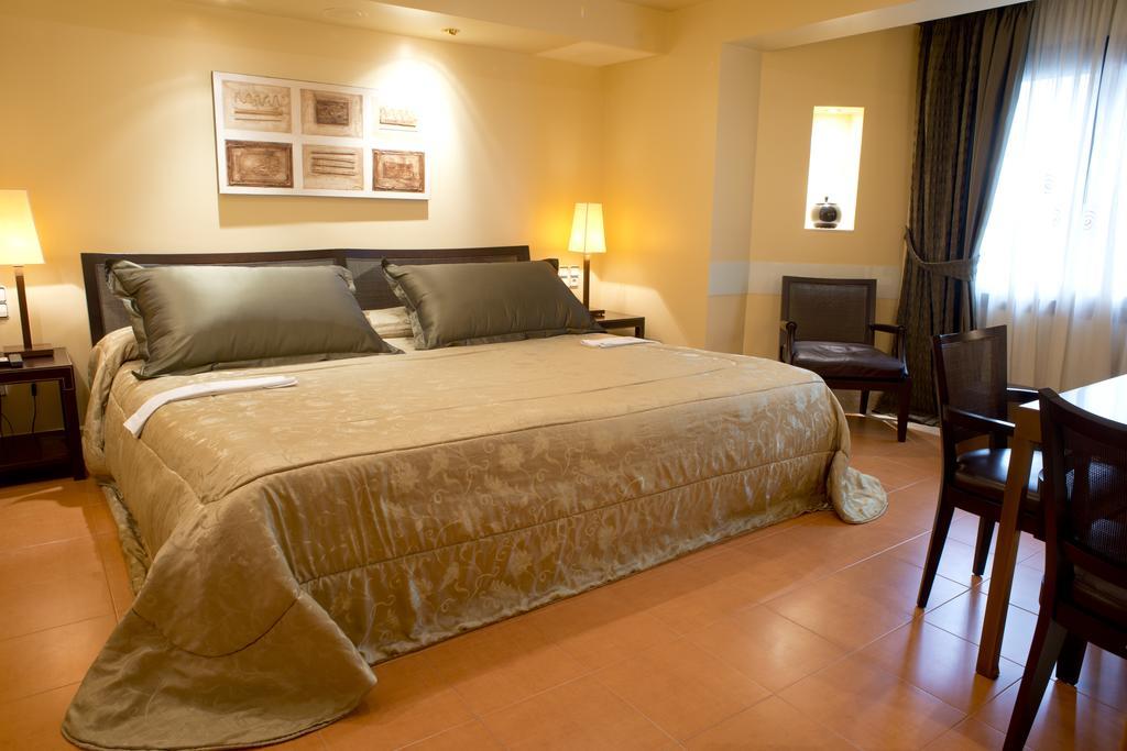 A Casa Canut Hotel Gastronomic Les Escaldes Kültér fotó A bedroom