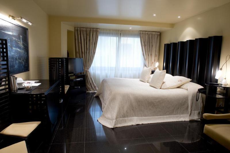 A Casa Canut Hotel Gastronomic Les Escaldes Kültér fotó A room at the Mandarin Oriental