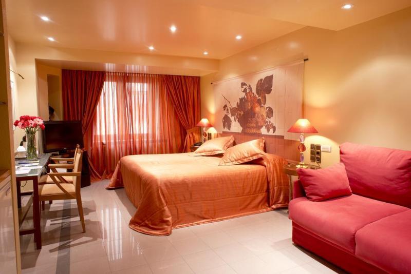 A Casa Canut Hotel Gastronomic Les Escaldes Kültér fotó A bedroom