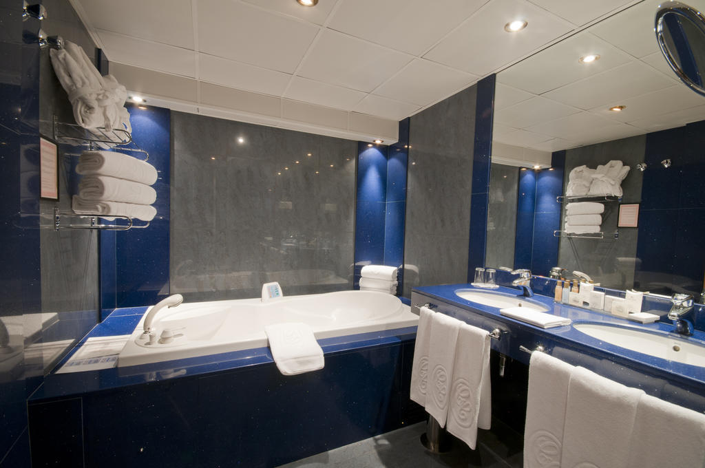 A Casa Canut Hotel Gastronomic Les Escaldes Kültér fotó Bathroom