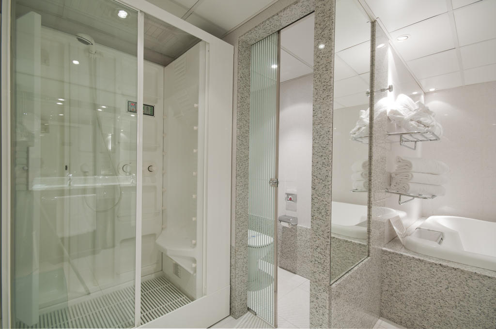 A Casa Canut Hotel Gastronomic Les Escaldes Kültér fotó A shower cubicle