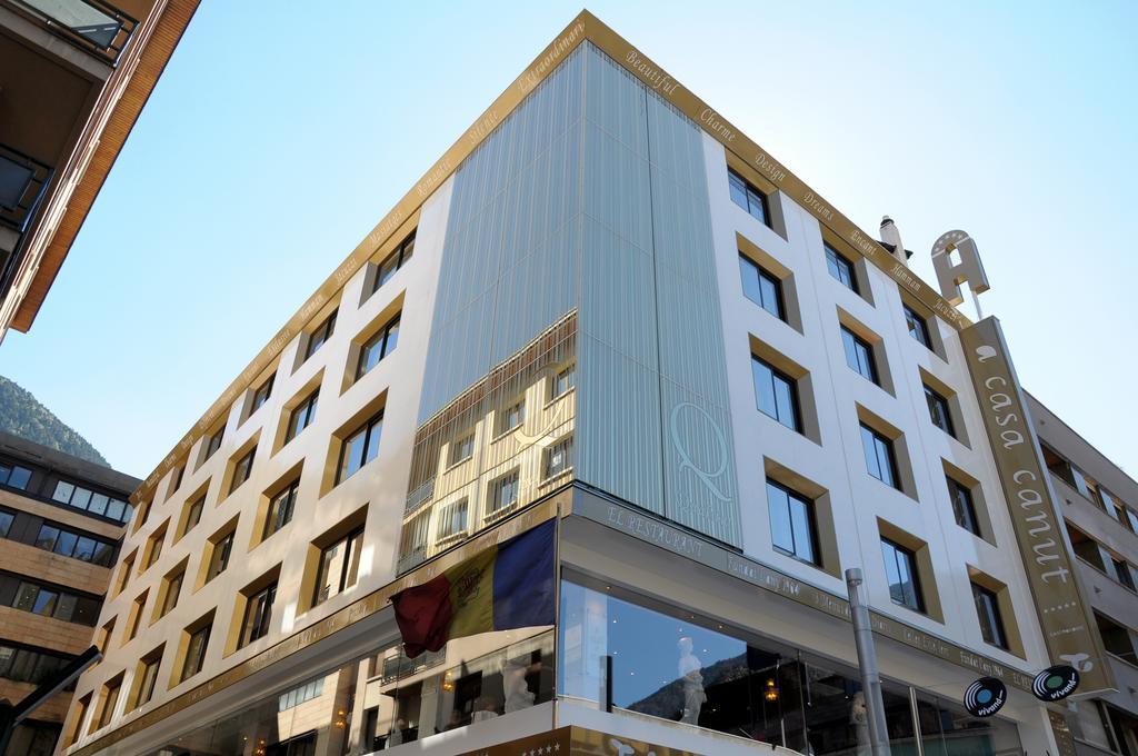 A Casa Canut Hotel Gastronomic Les Escaldes Kültér fotó The new building of the University of Novi Sad