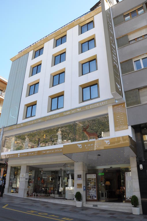 A Casa Canut Hotel Gastronomic Les Escaldes Kültér fotó The store in 2019
